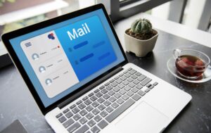 funcionalidade de marketing por e-mail de recrutamento do Recruit CRM