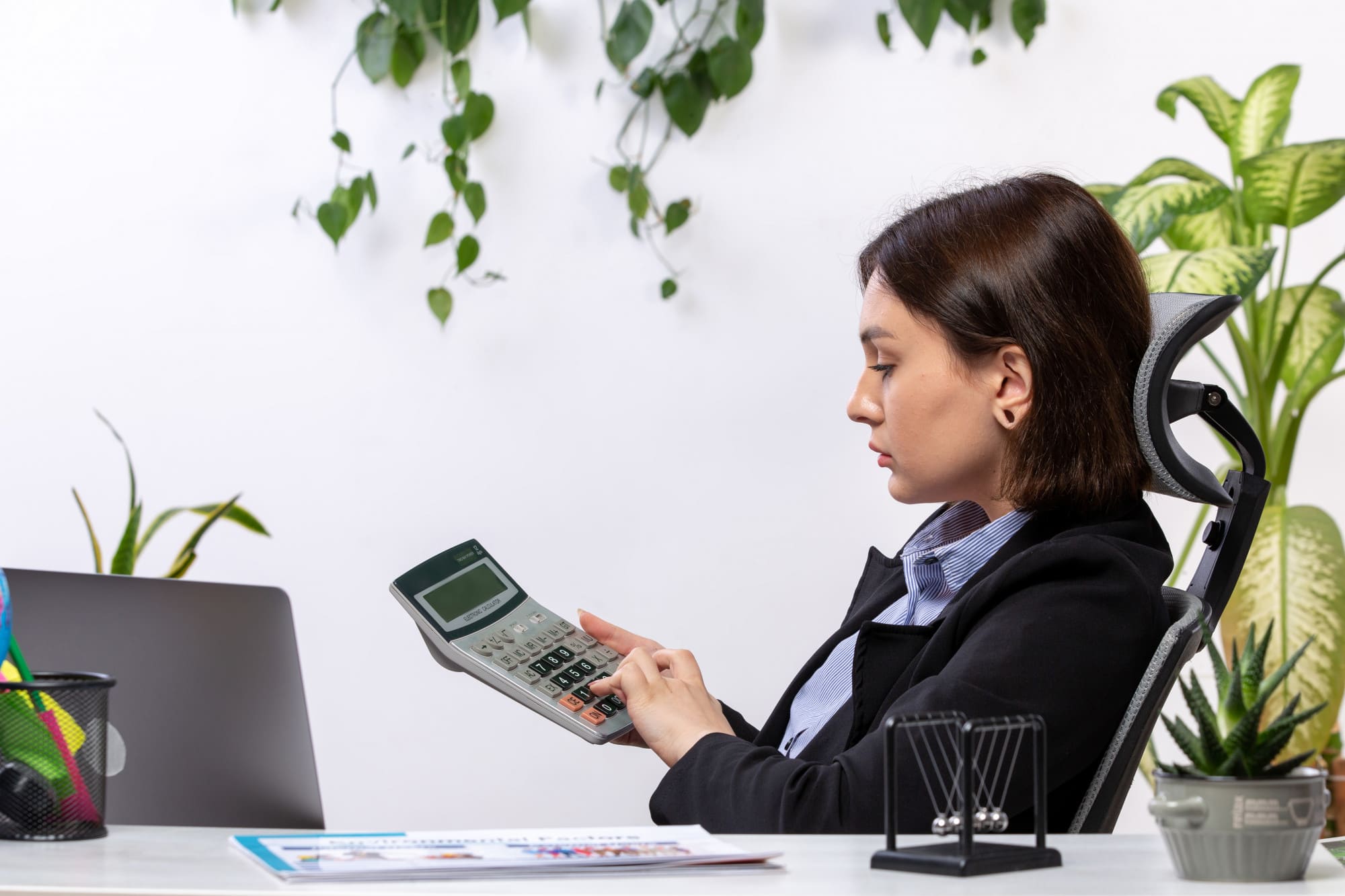 A recruiter setting up a recruitment budget